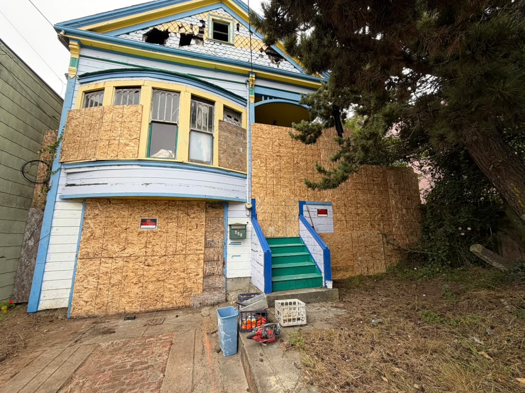 266 Farallones St